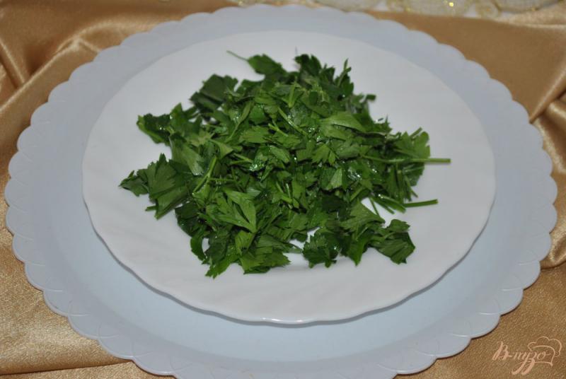 Фото приготовление рецепта: Салат с редисом и проростками шаг №7