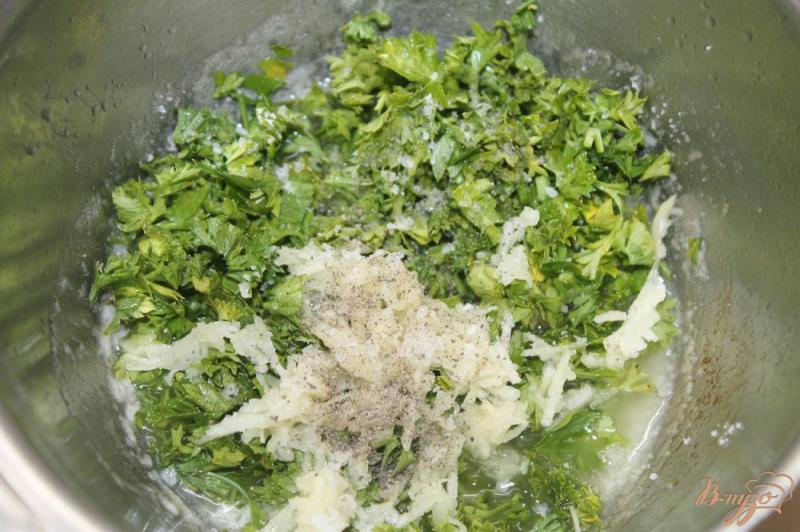 Фото приготовление рецепта: Завитушки с зеленью и чесноком под сыром шаг №4
