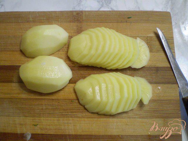 Фото приготовление рецепта: Картофель с кефиром и чесноком шаг №3
