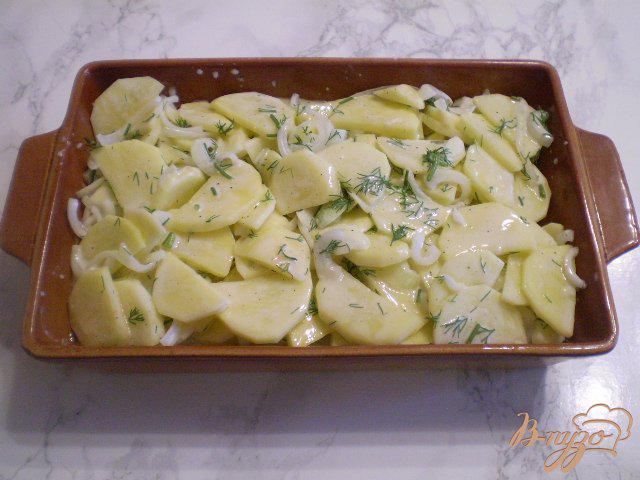 Фото приготовление рецепта: Картофель с кефиром и чесноком шаг №6
