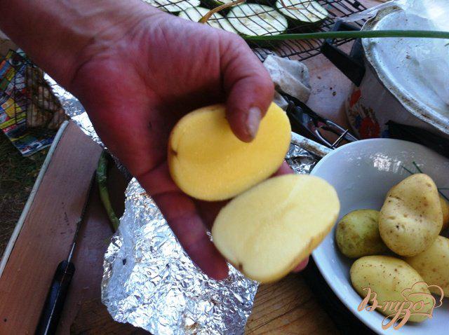 Фото приготовление рецепта: Картофель запеченный на углях шаг №3