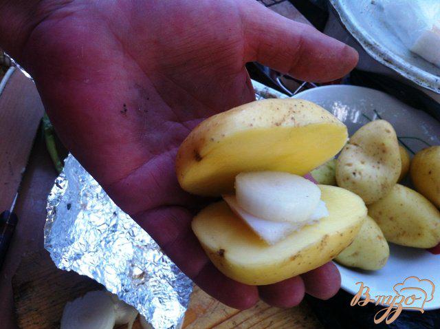 Фото приготовление рецепта: Картофель запеченный на углях шаг №4