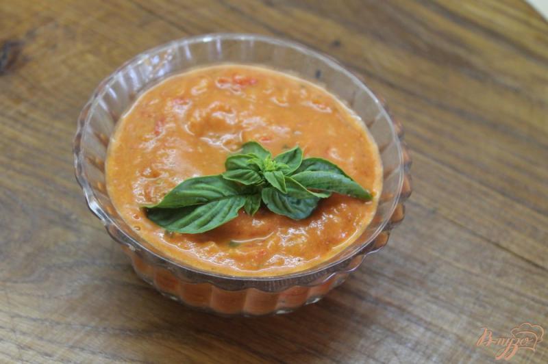 Фото приготовление рецепта: Томатный соус с базиликом к мясу шаг №7