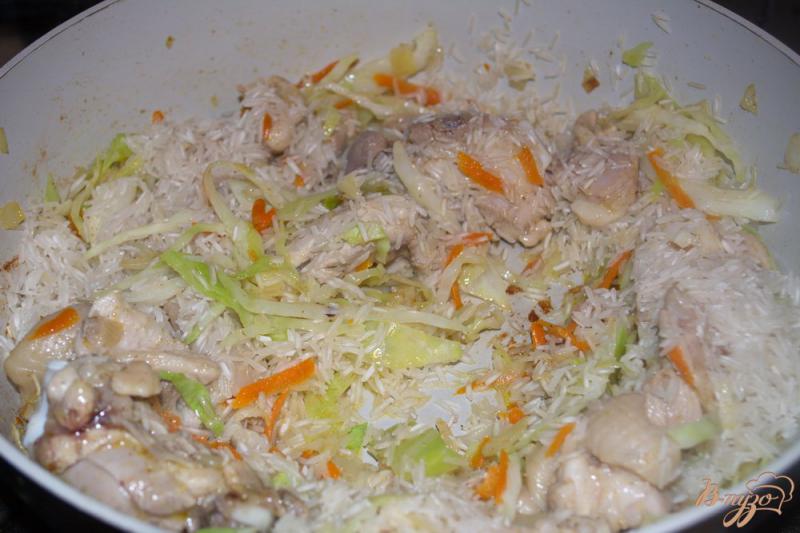Фото приготовление рецепта: Овощи с рисом и курицей шаг №6