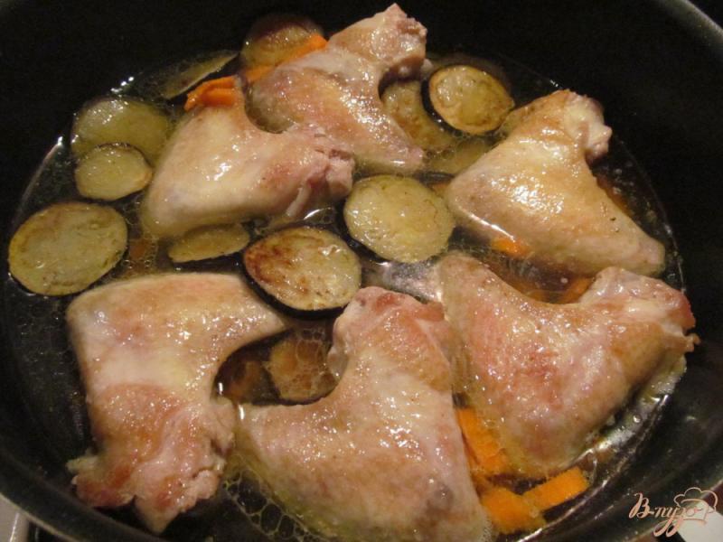 Фото приготовление рецепта: Куриные крылья с пшеном шаг №4