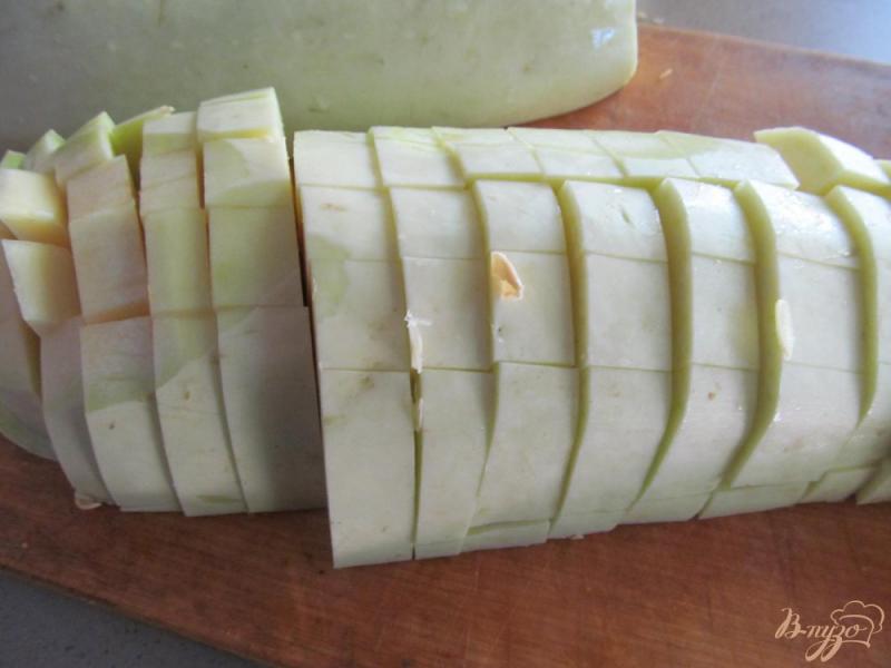 Фото приготовление рецепта: Салат из кабачков с луком перцем а томате на зиму шаг №1