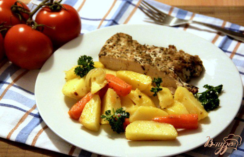 Фото приготовление рецепта: Картофель с овощами «в рукаве» шаг №5
