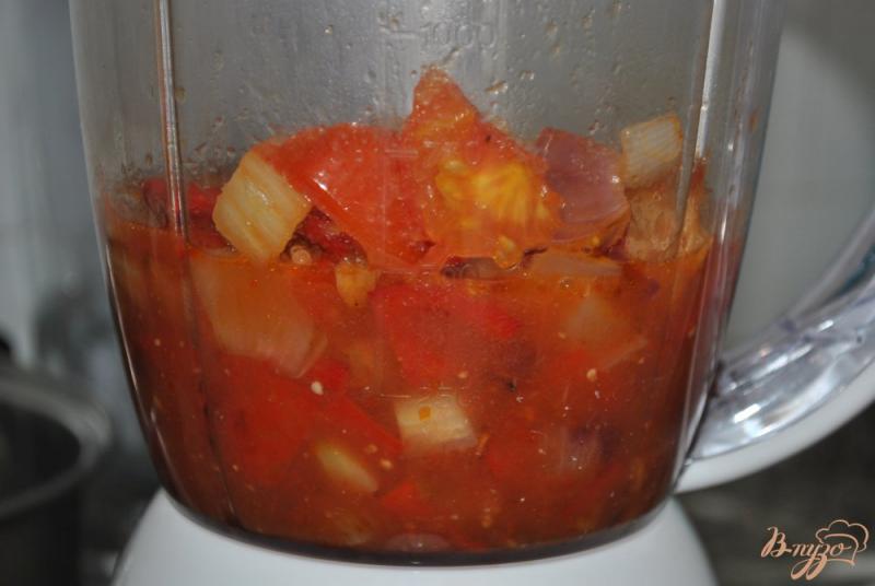 Фото приготовление рецепта: Томатный суп с моцареллой шаг №7