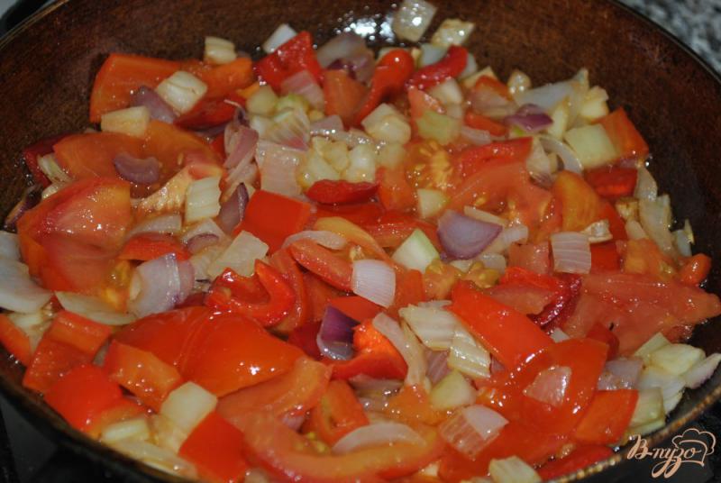 Фото приготовление рецепта: Томатный суп с моцареллой шаг №6