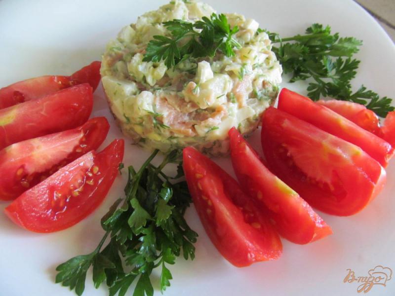 Фото приготовление рецепта: Салат из картофеля с горбушей шаг №4