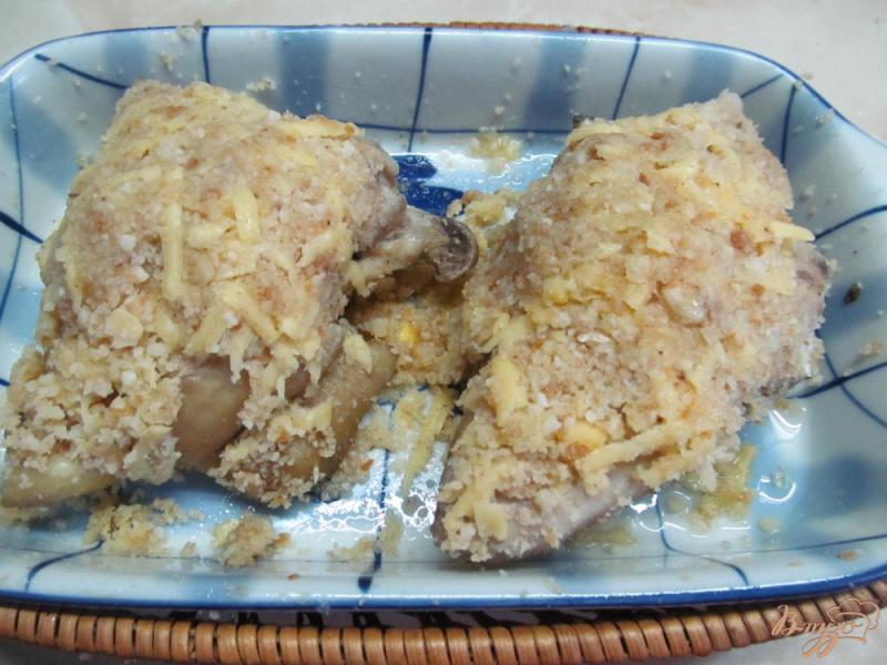 Фото приготовление рецепта: Куриные бедра с сыром в духовке шаг №9