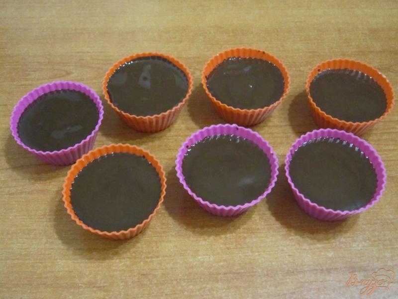 Фото приготовление рецепта: Сырки в шоколаде шаг №8