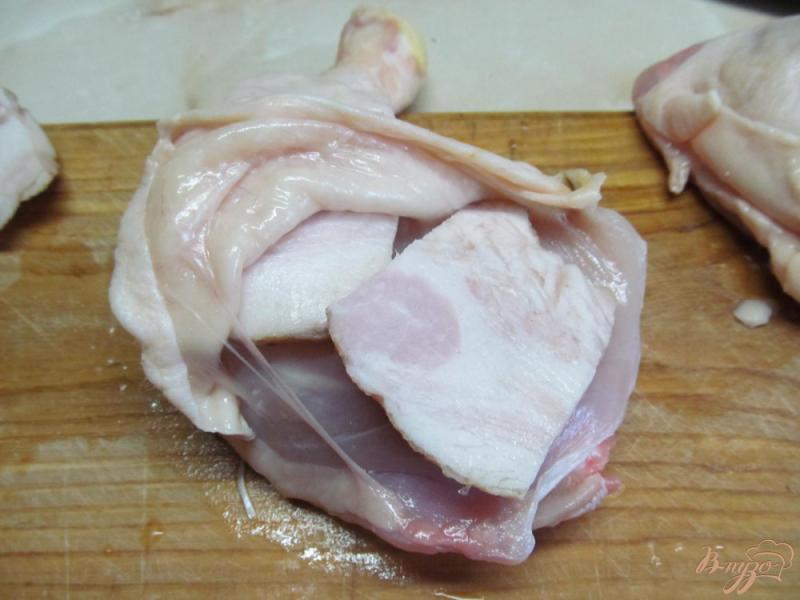 Фото приготовление рецепта: Куриные окорока в помидорах шаг №2