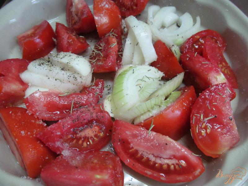 Фото приготовление рецепта: Куриные окорока в помидорах шаг №4
