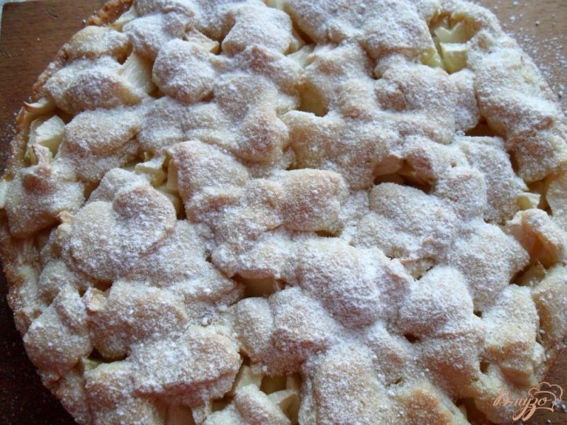 Фото приготовление рецепта: Песочный пирог с яблоками шаг №7