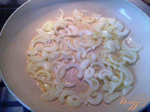 Фото приготовление рецепта: Паста (фузилли) с соусом из тушенки шаг №1