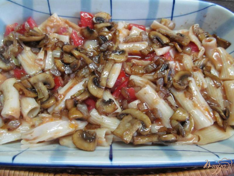 Фото приготовление рецепта: Запеканка из макарон с грибами шаг №4