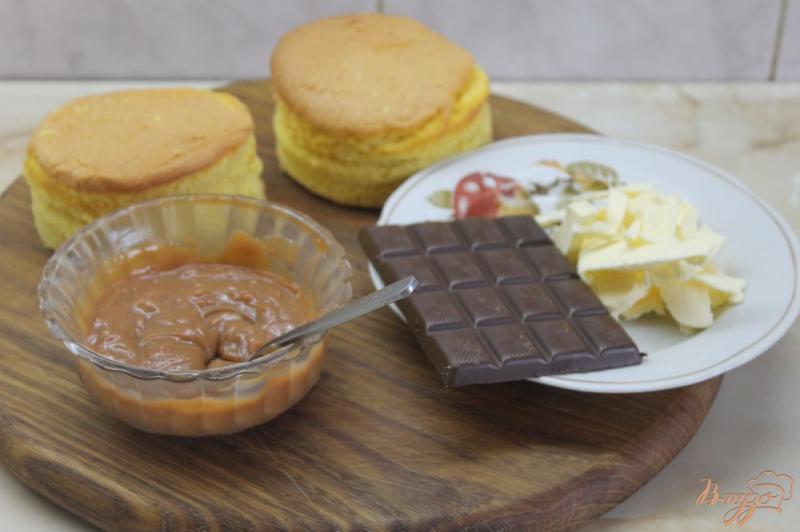 Фото приготовление рецепта: Бисквитные мини тортики с масляным кремом в шоколадной глазури шаг №1