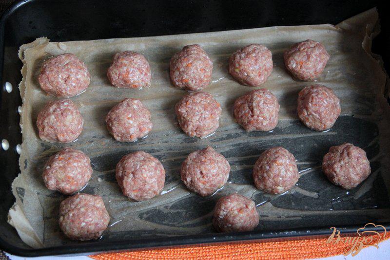 Фото приготовление рецепта: Ароматные мясные шарики из духовки шаг №3