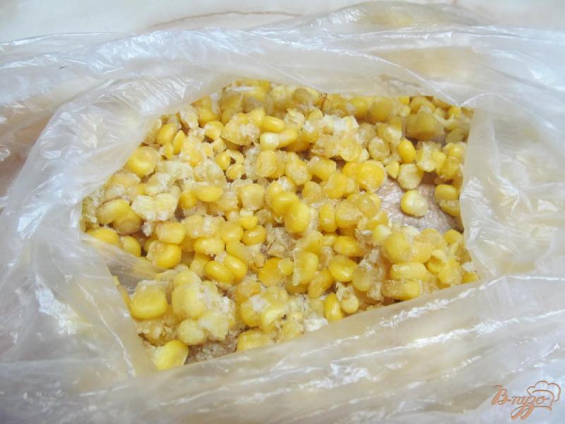 Фото приготовление рецепта: Салат из замороженной кукурузы шаг №1