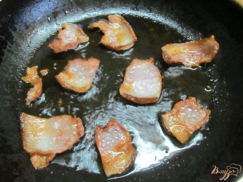 Фото приготовление рецепта: Салат из дыни курицы и бекона шаг №4