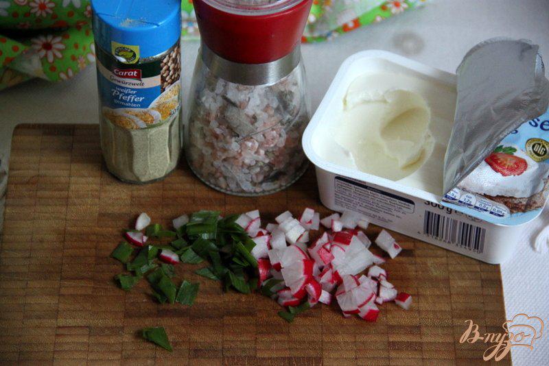 Фото приготовление рецепта: Картофель в пикантной корочке с творожным соусом шаг №5