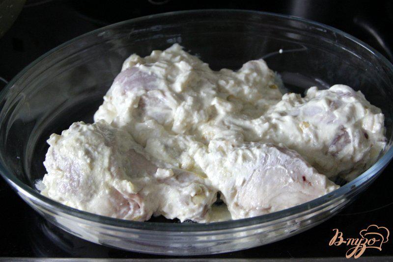 Фото приготовление рецепта: Куриные голени в йогуртовом маринаде шаг №4