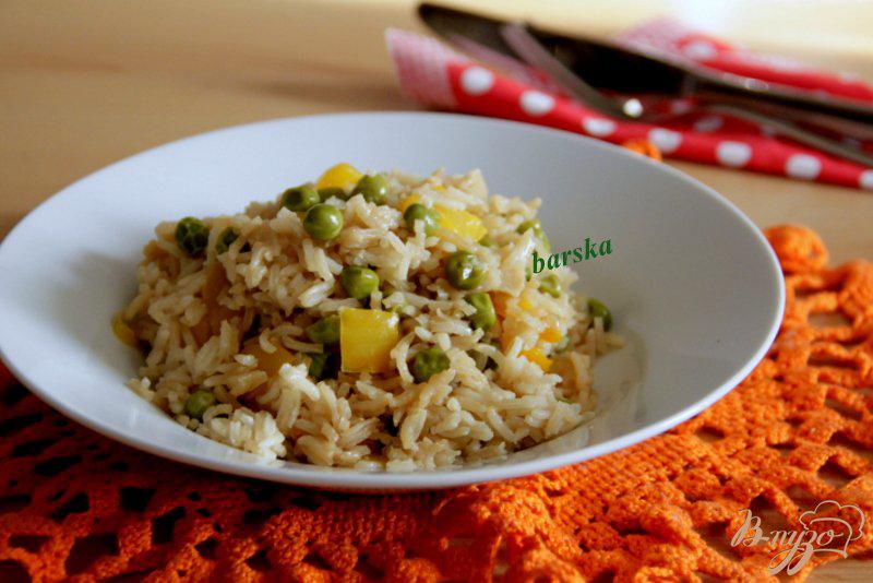 Фото приготовление рецепта: Рис с овощами и соевым соусом шаг №6