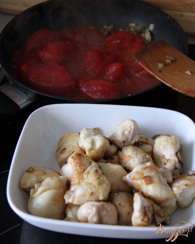 Фото приготовление рецепта: Куриное филе в томатно-медовом соусе шаг №4