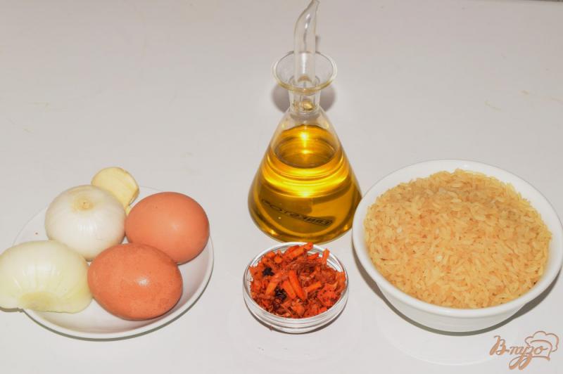 Фото приготовление рецепта: Жареный рис с яйцом шаг №1