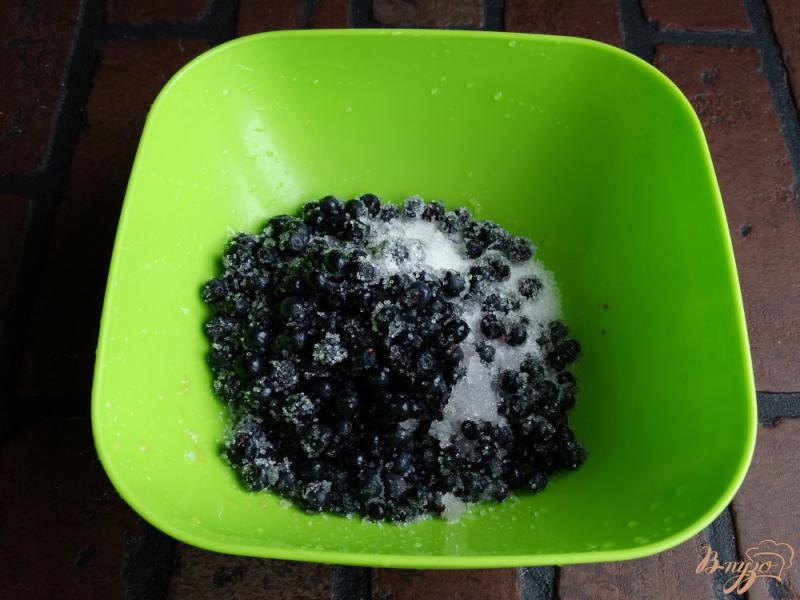 Фото приготовление рецепта: Черника протертая с сахаром на агар-агаре шаг №2