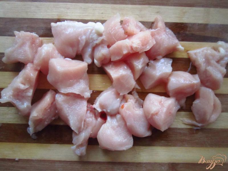 Фото приготовление рецепта: Паста с курицей и кабачком шаг №2