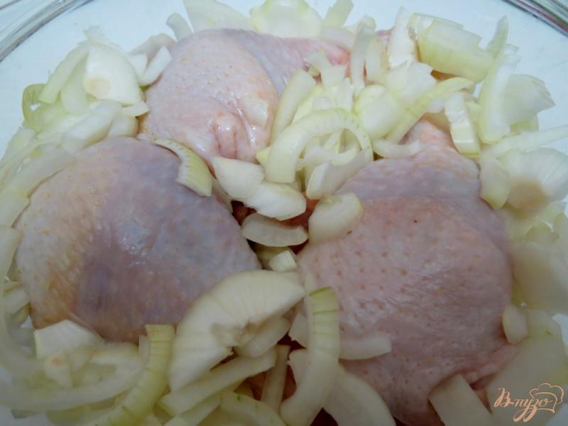 Фото приготовление рецепта: Куриные ножки в томатном соусе шаг №5