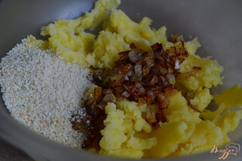 Фото приготовление рецепта: Томатный соус с мясными шариками и маслинами шаг №2