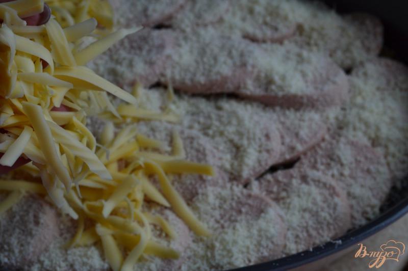 Фото приготовление рецепта: Рисовая запеканка с овощами и  вареной колбасой шаг №7