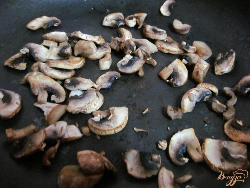 Фото приготовление рецепта: Блины с грибами шаг №2