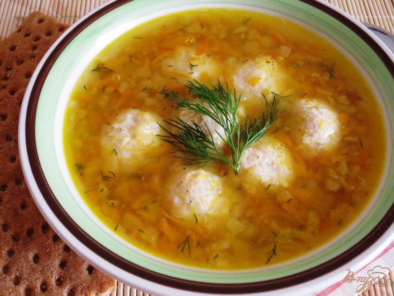 Фото приготовление рецепта: Гороховый суп с куриными фрикадельками шаг №12