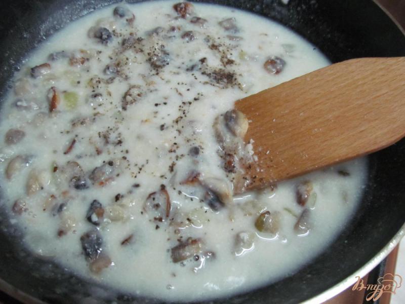 Фото приготовление рецепта: Макароны с цветной капустой под грибным соусом шаг №6