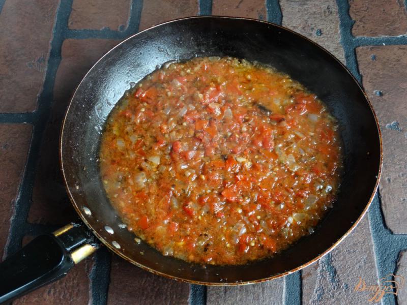 Фото приготовление рецепта: Пенне в остром томатном соусе шаг №7