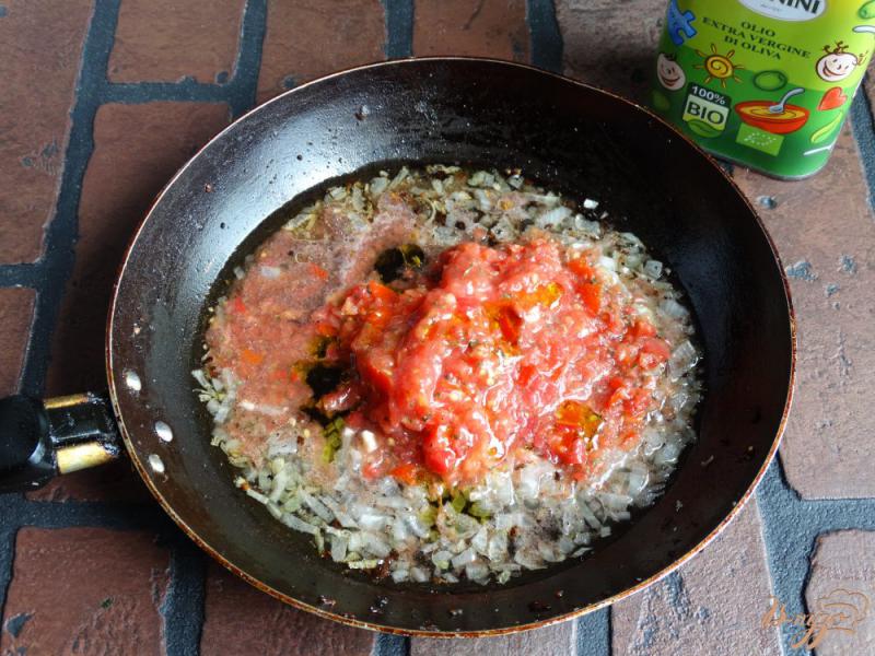 Фото приготовление рецепта: Пенне в остром томатном соусе шаг №5