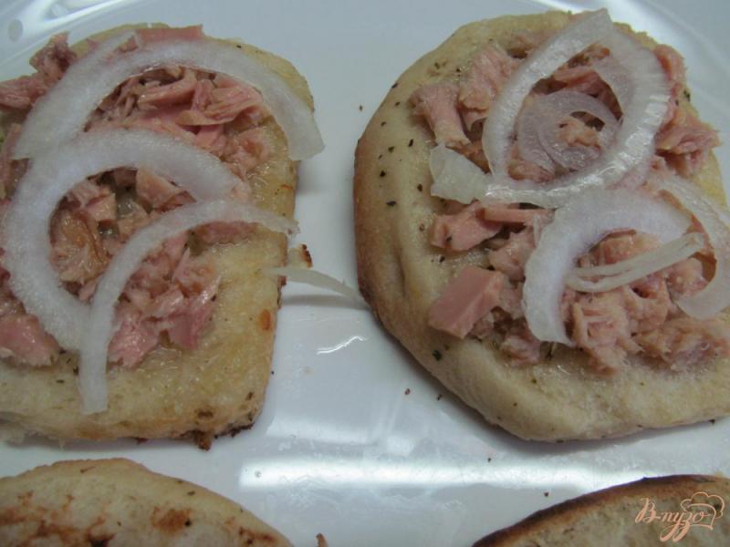 Фото приготовление рецепта: Бутерброд с тунчом шаг №5