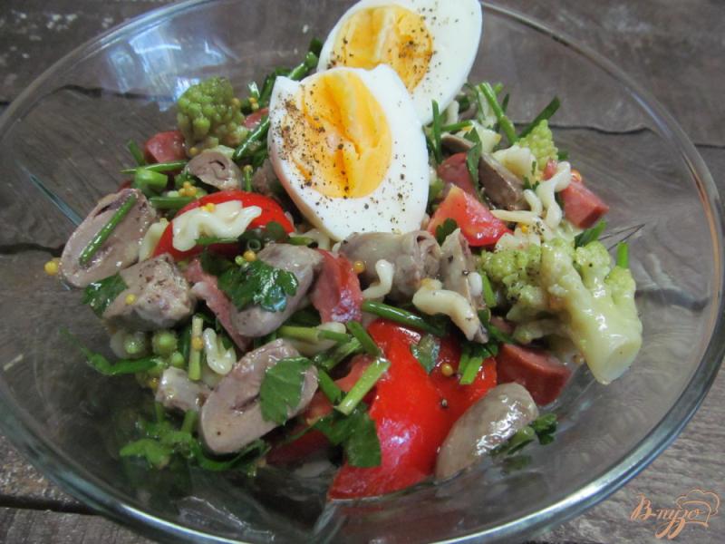 Фото приготовление рецепта: Салат из куриных сердечек и капусты романеско шаг №8