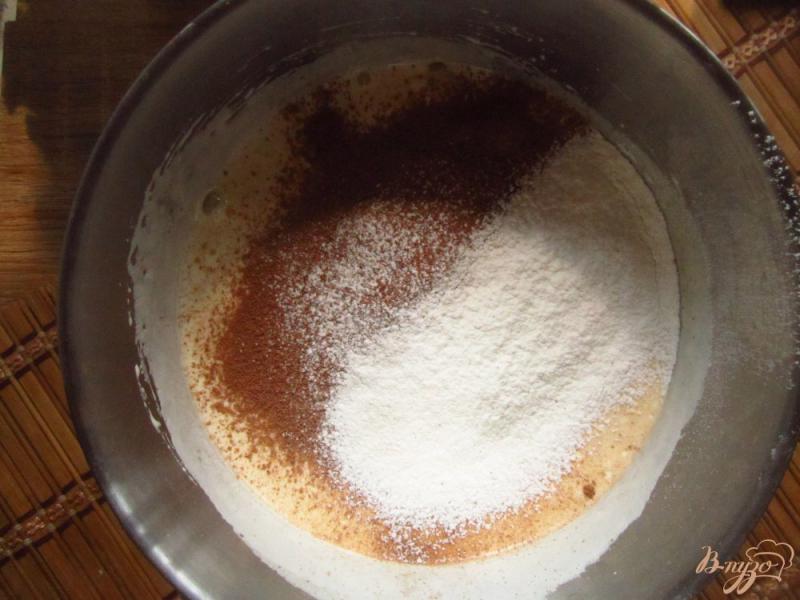 Фото приготовление рецепта: Бисквитный торт с заварным кремом шаг №3