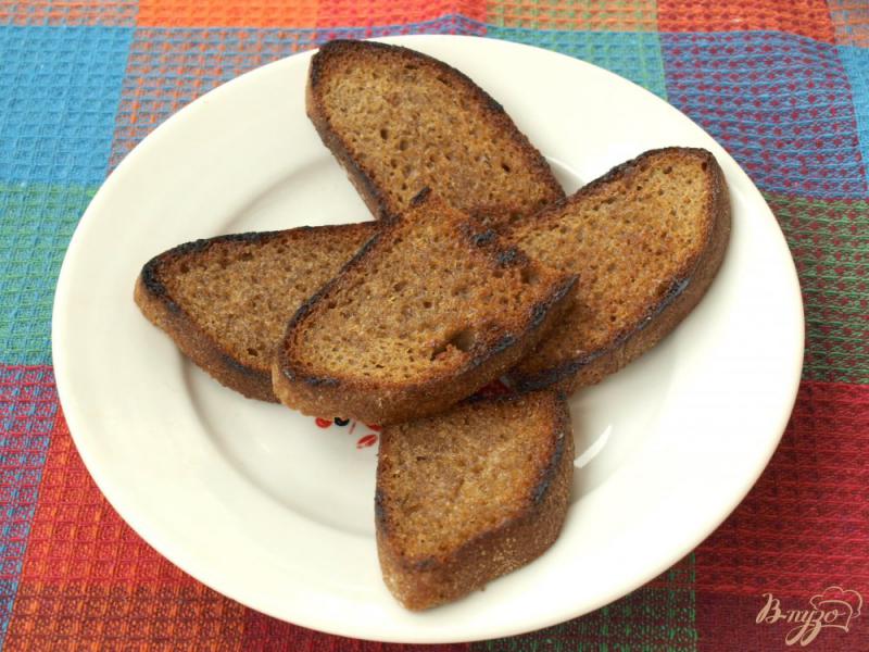 Фото приготовление рецепта: Гренки из чёрного хлеба с сельдью шаг №1
