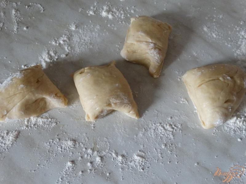 Фото приготовление рецепта: Жареные пирожки с ревенем и грушей шаг №5