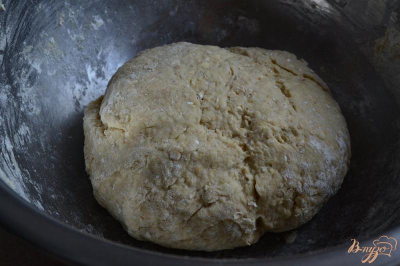 Фото приготовление рецепта: Овсяный хлеб с сыром шаг №4