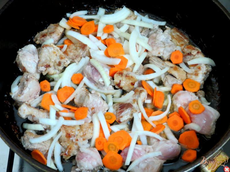 Фото приготовление рецепта: Мясо с овощами шаг №4