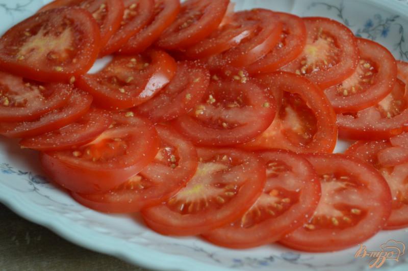Фото приготовление рецепта: Салат с помидорами и шампиньонами шаг №3