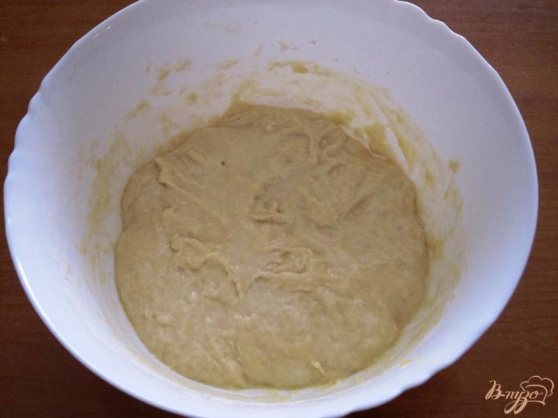 Фото приготовление рецепта: Пирожки с яйцами и зеленым луком шаг №5