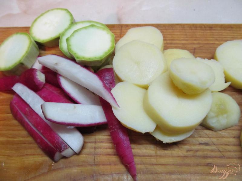 Фото приготовление рецепта: Свинина с овощами под сметанным соусом шаг №2